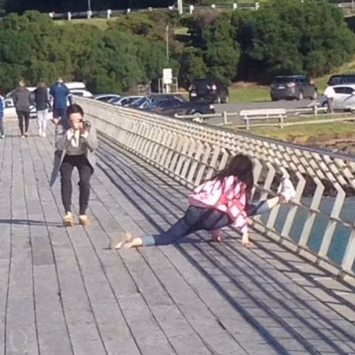 Nhiều anh chàng vì để chiều lòng “nóc nhà” mà sẵn sàng lăn lộn đủ kiểu ngoài đường.