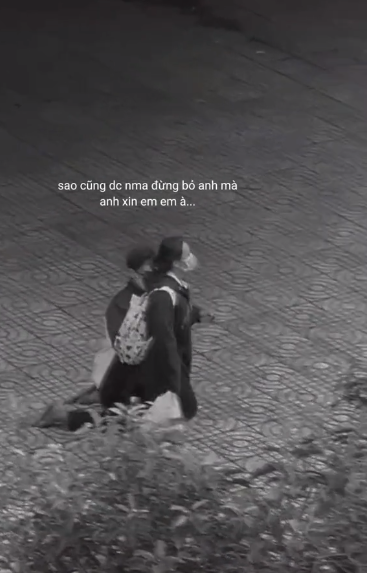 Trước hành động của người yêu, cô gái vẫn rất lạnh lùng, quay đi tránh đối phương và dường như không chấp nhận lời cầu xin này. Ảnh: Chụp màn hình