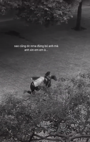 Đa phần cư dân mạng đều nóng mặt trước hành động lụy tình và không đáng mặt đàn ông của chàng trai này. Tuy nhiên, cũng có ý kiến cho rằng vì quá yêu nên chàng trai mới làm như vậy. Ảnh: Chụp màn hình