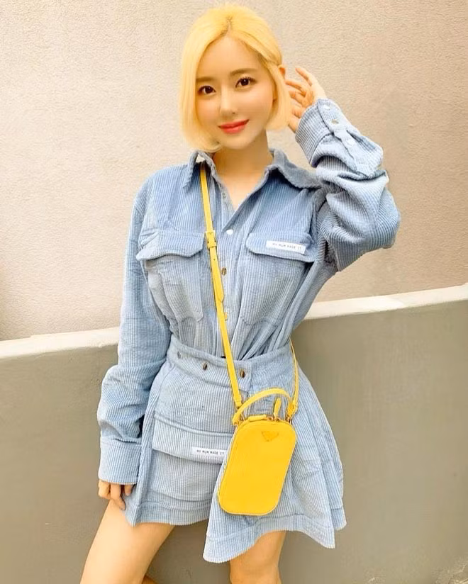 Tuy nhiên thời gian gần đây cô lại ghi điểm với những item kín đáo hơn, tế nhị hơn, không còn phô phang body nhiều mà vẫn được khen ngợi hết lời.