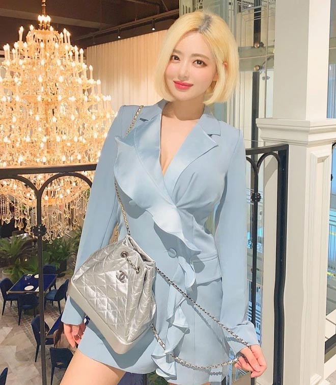 Nói về phong cách thời trang của nữ DJ Soda, trước đây cô nhiều lần gây chú ý khi thích mặc những món đồ thời trang gợi cảm, khoe hình thể ấn tượng.