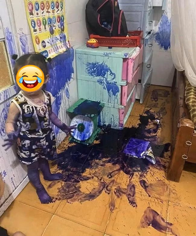 Khoảnh khắc này ông bố bà mẹ nào mà không "sang chấn tâm lí" cơ chứ. Ảnh: Tổng hợp