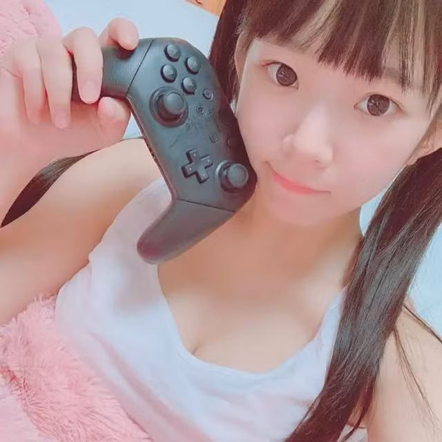 Nagasawa chẳng ngần ngại thể hiện nét đẹp gợi cảm trong trang phục bikini nóng bỏng.