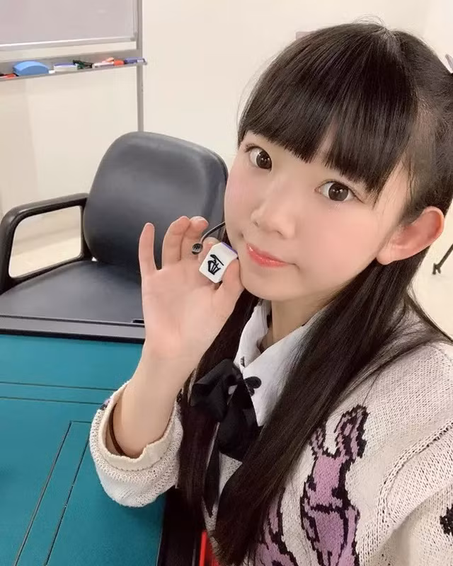 Nagasawa Marina là hot girl trở nên nổi tiếng trên mạng xã hội bởi những hình ảnh trẻ như học sinh trung học, nhưng không ai nghĩ cô đã 27 tuổi.