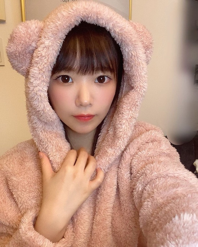 Nagasawa Marina từng chia sẻ trước truyền thông, là người trưởng thành có gương mặt như học sinh khiến cô không ít lần gặp phải những rắc rối "dở khóc dở cười".