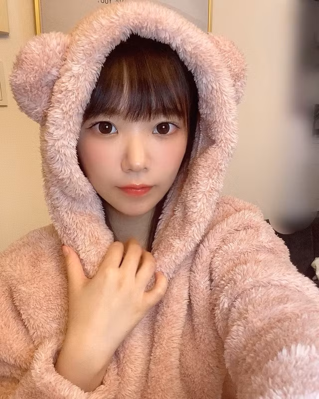 Nagasawa Marina từng chia sẻ trước truyền thông, là người trưởng thành có gương mặt như học sinh khiến cô không ít lần gặp phải những rắc rối "dở khóc dở cười".