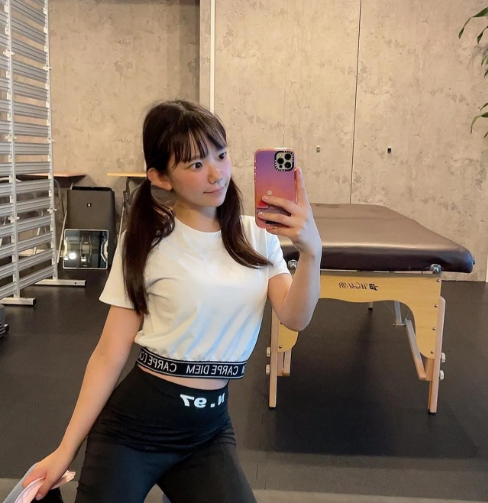 Hiện tại nàng hot girl 9x đang có gần 1 triệu lượt theo dõi trên trang cá nhân Instagram.