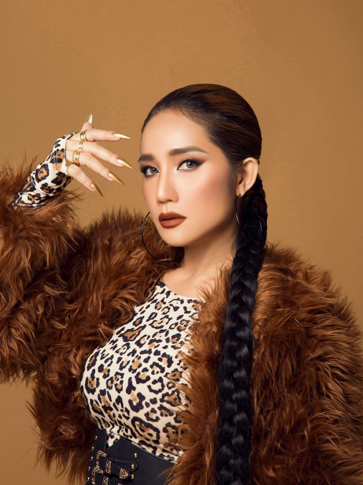 Cát Tường hân hoan: "Hôm nay ngày đẹp đăng 1 tấm hình đẹp làm kỷ niệm! 22/02/2022. Chỉ mong được sức khỏe và bình an".