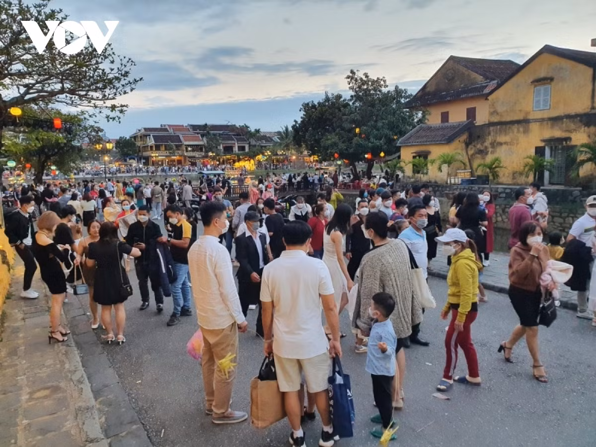 Nguoi dan, du khach chon Hue, Hoi An du xuan dau nam-Hinh-7