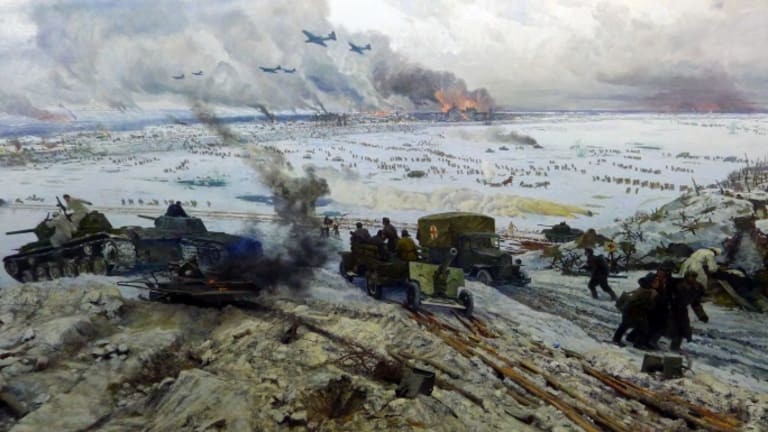 Đến ngày 8/9/1941, Cụm tập đoàn quân Bắc của Đức quốc xã đã đánh chiếm thành phố Schlisselberg của Liên Xô. Sau đó, đội quân xâm lược của Hitler vây hãm thành phố Leningrad (nay là St. Petersburg). Do vậy, khoảng 500.000 binh sĩ Liên Xô và khoảng 3 triệu người dân ở Leningrad bị kẻ địch bao vây.