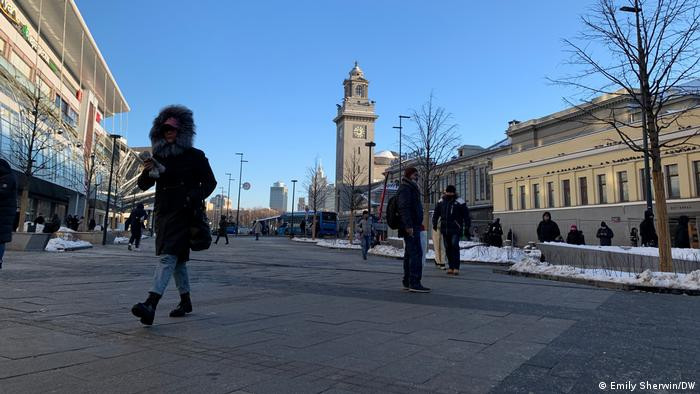 Tổng diện tích của Ukraine là 603.628 km2. Lãnh thổ của quốc gia này trải dài từ phía Đông nước Nga đến phía Tây Ba Lan, giáp biển Đen và Belarus.