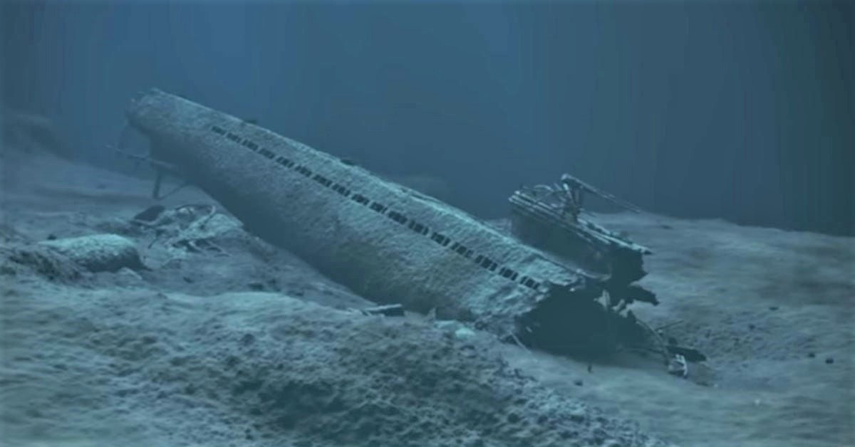 Sau khi phát hiện vị trí của tàu ngầm U-864, tàu ngầm HMS Venturer của Anh phóng ngư lôi vào tàu địch lúc 12h12 ngày 9/2/1945. Sau 3 lần phóng ngư lôi trượt mục tiêu, tàu ngầm của Anh mới bắn trúng vào tàu ngầm U-864.