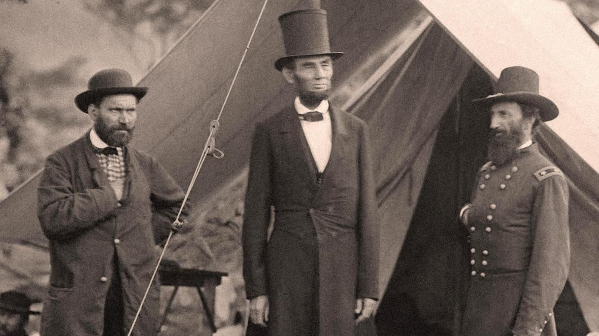 Là một trong những nhân vật nổi tiếng nhất nước Mỹ, Tổng thống Lincoln có nhiều dấu ấn lớn trong sự nghiệp chính trị như: lãnh đạo đất nước vượt qua cuộc khủng hoảng hiến pháp, quân sự; cuộc Nội chiến Mỹ; chấm dứt chế độ nô lệ; hiện đại hóa nền kinh tế - tài chính của đất nước...