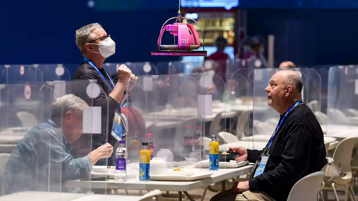 Trong đó, toàn bộ quá trình chăn nuôi, phân phối, chế biến đều được thực hiện theo quy trình công nghệ. Mỗi giai đoạn đều được ghi lại trên blockchain để có thể dễ dàng truy xuất nguồn gốc, đảm bảo không có "thực phẩm lạ" được đưa vào bữa ăn của các đoàn thể thao.