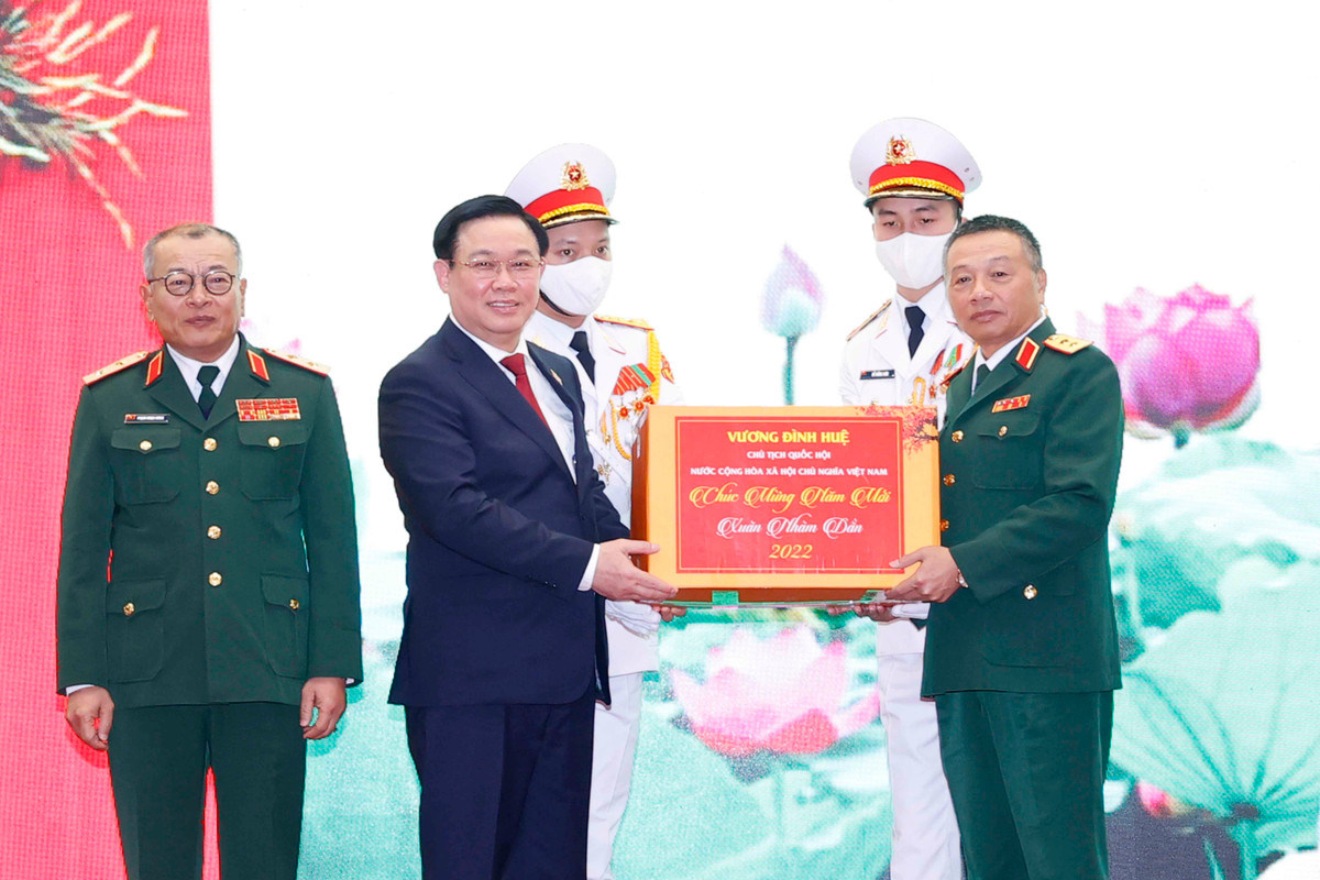 Chu tich Quoc hoi Vuong Dinh Hue tham va lam viec tai Tong cuc II-Hinh-4