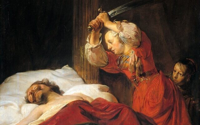 Từ đây, Judith tiếp cận tướng Holofernes. Nhờ sự thông minh, tài ăn nói khéo léo và sắc đẹp hơn người, bà khiến tướng Holofernes mê mệt. Sau 4 ngày chiếm được lòng tin của tướng địch, góa phụ này được đưa vào lều của Holofernes và ám sát kẻ thù bằng thanh kiếm của chính viên tướng này.