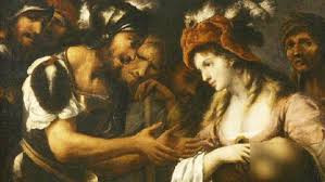 Khi biết tin này, góa phụ Judith nảy ra kế sách dùng mỹ nhân kế để tiêu diệt tướng địch. Bà trút bỏ trang phục của góa phụ và mặc lên người bộ quần áo lộng lẫy, quyến rũ. Góa phụ này cũng trang điểm và đeo nhiều trang sức khiến bà càng xinh đẹp, cuốn hút hơn.