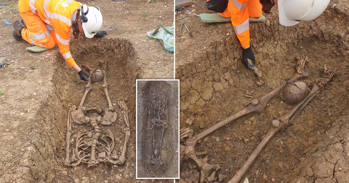 Theo các chuyên gia, 40 người này bị chặt đầu. Khi chôn cất, hộp sọ của họ được đặt giữa hai chân hoặc cạnh bàn chân.