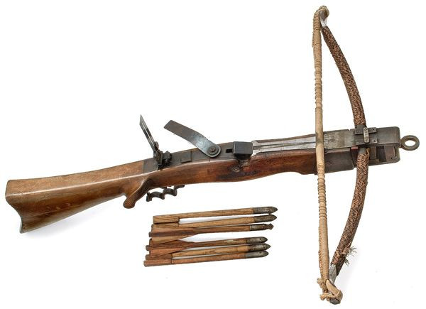 Trong số này, nỏ là vũ khí khiến các hiệp sĩ thời Trung cổ tổn thất lớn vì đã xem thường uy lực của khí tài này. Khi ấy, các hiệp sĩ cho rằng việc sử dụng nỏ trong chiến đấu không phù hợp với hình ảnh và phong cách quý tộc, lịch lãm của mình.