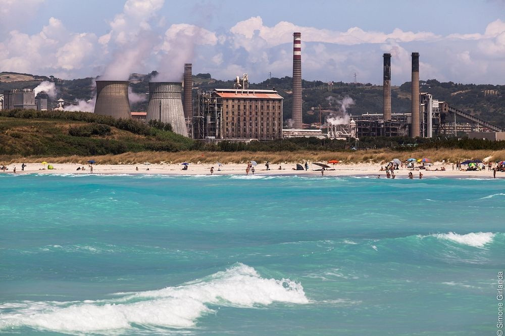 Sau khi nhà máy đi vào hoạt động, một thị trấn được hình thành với nhiều nhà cửa, đường phố, cửa hàng, trường học, các địa điểm vui chơi giải trí... Về sau, thị trấn được đặt tên là Rosignano Solvay.