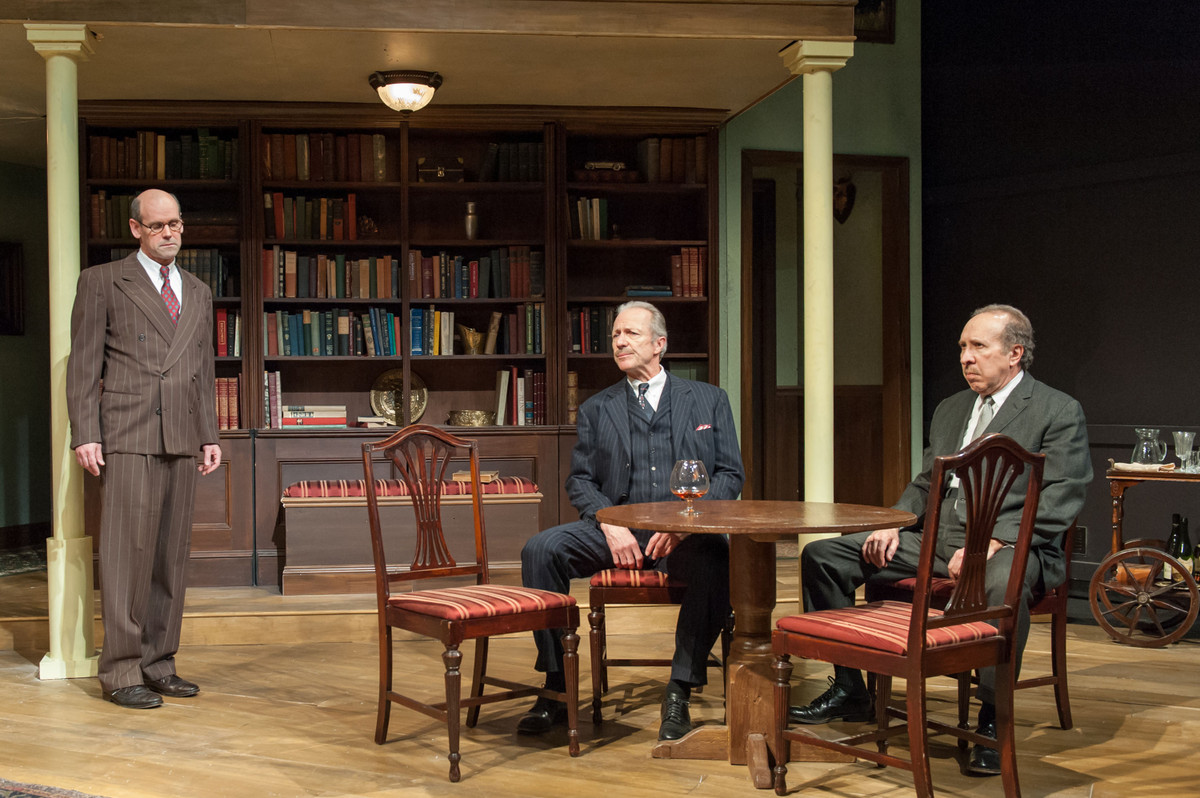 Bên trong ngôi nhà giam giữ các nhà khoa học trên được lực lượng Đồng minh bí mật lắp đặt các thiết bị nghe lén.