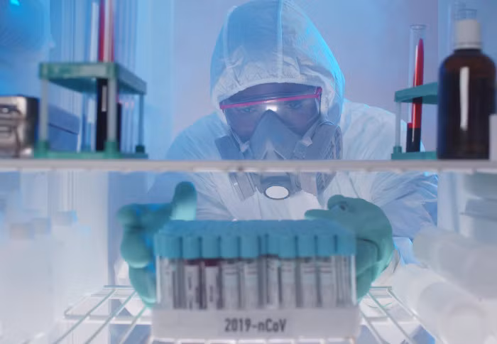 Việc chuyển vắc xin, đặc biệt là tới các nước đang phát triển trên thế giới gặp nhiều khó khăn vì thiếu hệ thống bảo quản lạnh để đảm bảo chất lượng vắc xin.