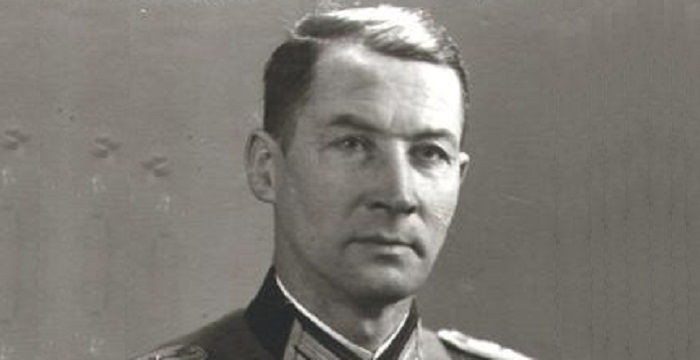 Danh hiệu này là sự tôn vinh của đất nước Israel đối với những tập thể, cá nhân có công giúp đỡ người Do Thái tránh khỏi nạn diệt chủng thời Chiến tranh thế giới 2. Ông Adalbert là một trong 460 binh lính làm việc phát xít Đức trong Thế chiến 2 nhận danh hiệu quý giá trên từ bảo tàng Yad Vashem.