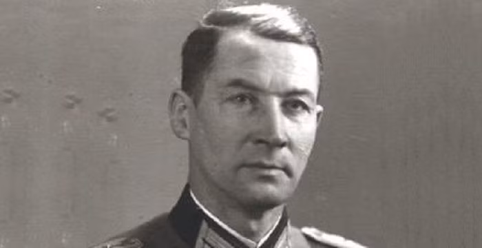 Danh hiệu này là sự tôn vinh của đất nước Israel đối với những tập thể, cá nhân có công giúp đỡ người Do Thái tránh khỏi nạn diệt chủng thời Chiến tranh thế giới 2. Ông Adalbert là một trong 460 binh lính làm việc phát xít Đức trong Thế chiến 2 nhận danh hiệu quý giá trên từ bảo tàng Yad Vashem.