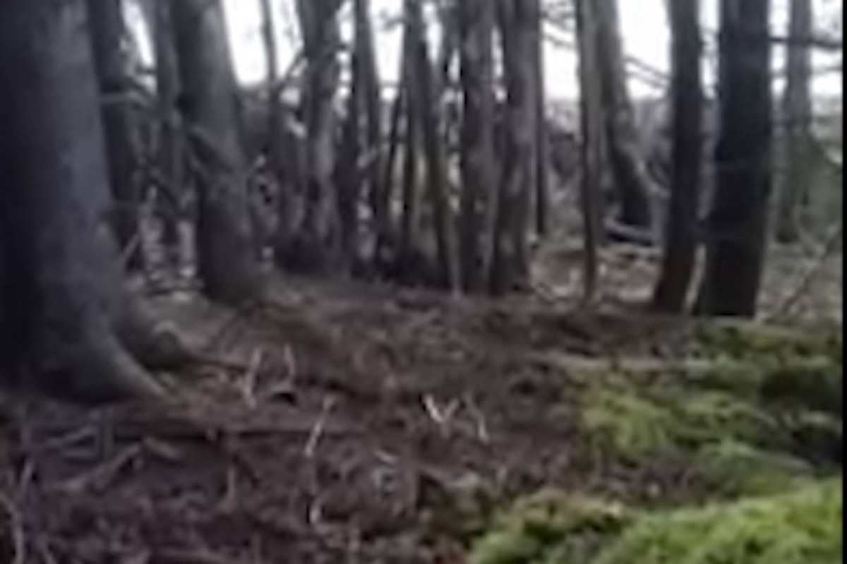 Một số ý kiến cho rằng đó là vùng đất kỳ bí - nơi xảy ra hiện tượng siêu nhiên mà con người chưa thể lý giải. Nếu không cẩn thận thì con người có thể bị "nuốt chửng" xuống phía dưới.