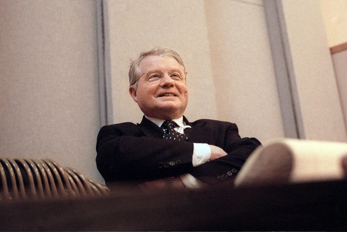 Trước khi xảy ra đại dịch AIDS, nhà khoa học Montagnier đã có nhiều phát hiện quan trọng liên quan đến bản chất của virus và đóng góp vào hiểu biết về cách thức các virus có thể thay đổi thông tin di truyền của sinh vật chủ.