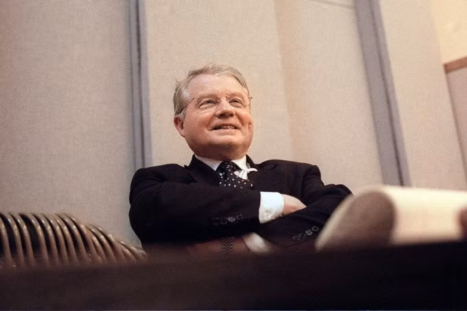 Trước khi xảy ra đại dịch AIDS, nhà khoa học Montagnier đã có nhiều phát hiện quan trọng liên quan đến bản chất của virus và đóng góp vào hiểu biết về cách thức các virus có thể thay đổi thông tin di truyền của sinh vật chủ.