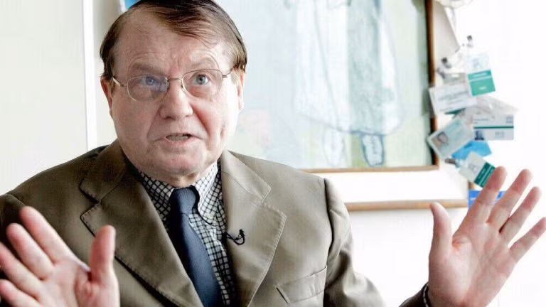 Vào ngày 9/2/2022, tiến sĩ Montagnier qua đời ở tuổi 90. Trước cái chết của nhà khoa học danh tiếng này, Tổng thống Pháp Emmanuel Macron đã ca ngợi "đóng góp to lớn" của ông trong cuộc chiến chống lại HIV/AIDS và gửi lời chia buồn tới gia đình của ông.