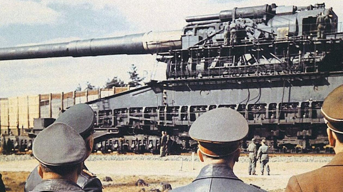 Siêu pháo Schwerer Gustav, tên lửa hành trình Fieseler Fi 103 (V1), tên lửa đạn đạo A4 (V2), pháo tầm xa V3... là những vũ khí đầy tham vọng của Đức quốc xã.