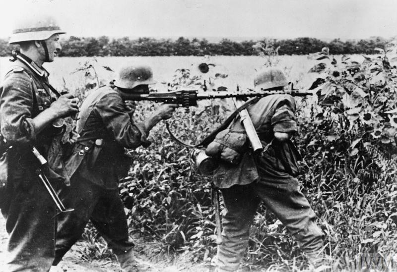 Trong khi đó, sức mạnh quân sự của lực lượng Đồng minh ngày càng tăng lên. Nhờ vậy, quân Đồng minh từng bước đánh bại quân đội phát xít Đức.