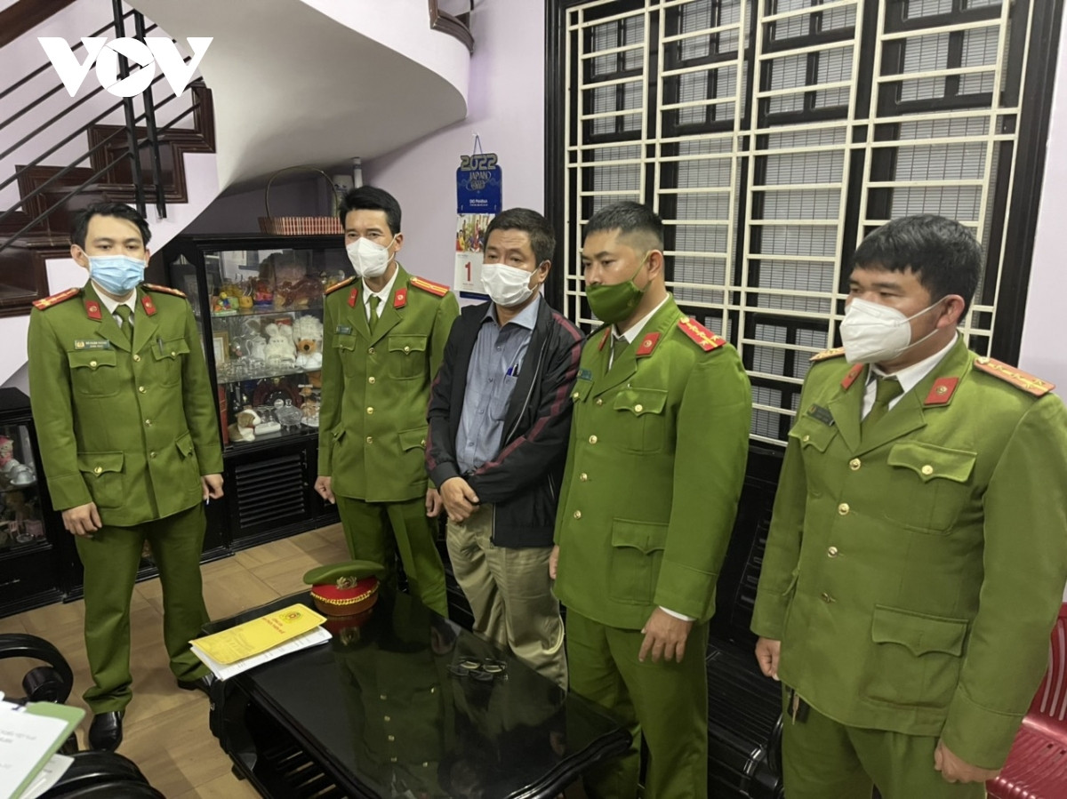 Trước đây, khi Bộ Công an thông tin Thừa Thiên Huế là một trong những địa phương có liên quan trong vụ Việt Á mua bán kit xét nghiệm COVID-19, ông Hoàng Văn Đức trao đổi và khẳng định với báo chí là “không nhận từ Công ty Việt Á một đồng nào”.