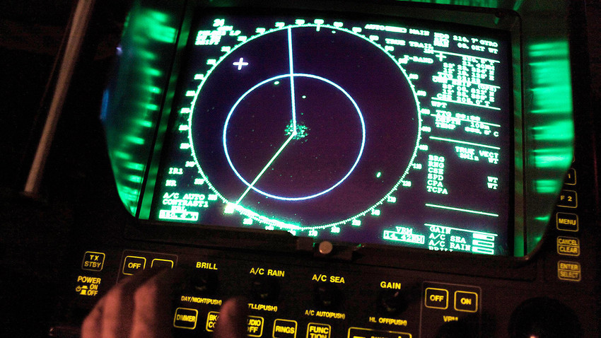 Sau khi nắm rõ tình hình, Thụy Điển cử một đội cứu hộ tới giúp tàu ngầm của Liên Xô thoát khỏi sự cố trên.