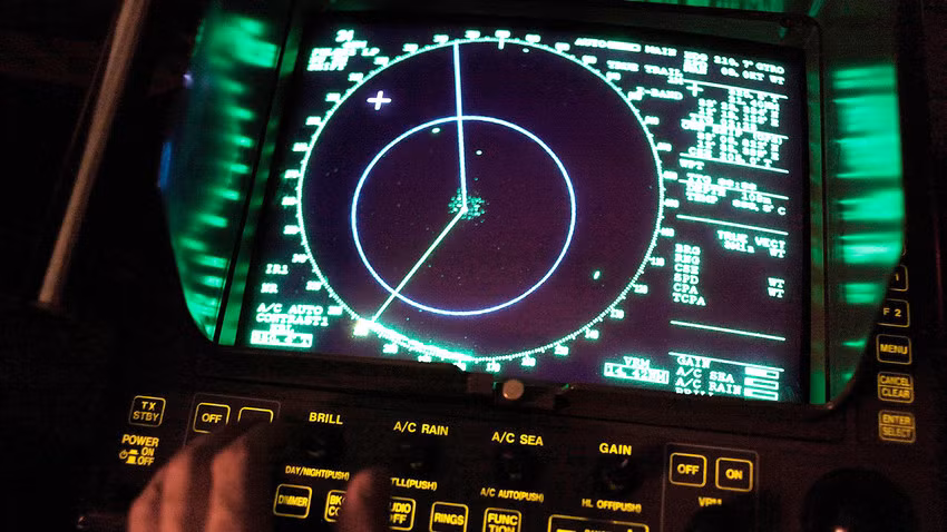 Sau khi nắm rõ tình hình, Thụy Điển cử một đội cứu hộ tới giúp tàu ngầm của Liên Xô thoát khỏi sự cố trên.