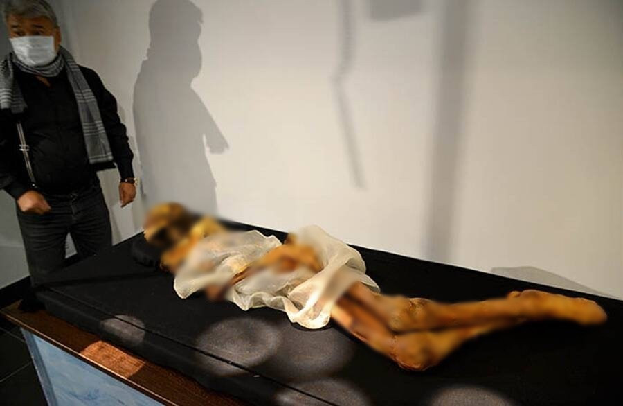 Xác ướp "Công chúa Altai" còn gây tò mò khi được cho liên quan đến lời nguyền bí ẩn. Đó là những trận động đất lớn xảy ra ở khu vực tìm thấy xác ướp.