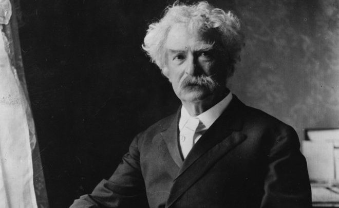 Vào năm 1909, nhà văn Mark Twain dự đoán rằng, khi sao chổi Halley bay qua Trái Đất một lần nữa thì đó cũng là lúc ông từ giã cõi đời.