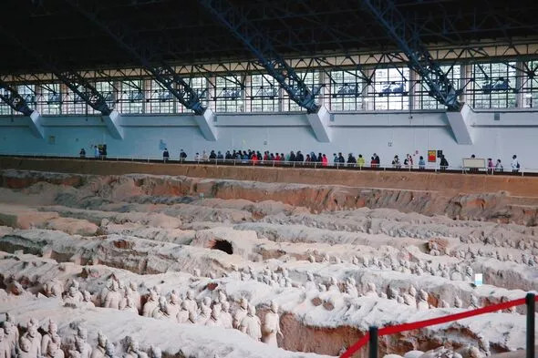 Các chuyên gia cho biết trong số hơn 20 tượng đất nung mới khai quật có một pho tượng của một vị tướng và một sĩ quan cấp trung.