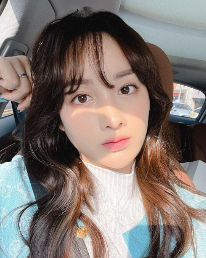 Sau khi thông tin này được lan truyền rộng rãi, cư dân mạng hầu hết đều tò mò về danh tính của nữ golf thủ này.