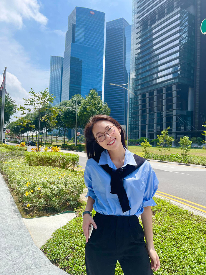 Khánh Vy đã khiến netizen xuýt xoa khi diện chiếc váy đen khoe xương quai xanh quyến rũ và tấm lưng trần "vạn người mê".