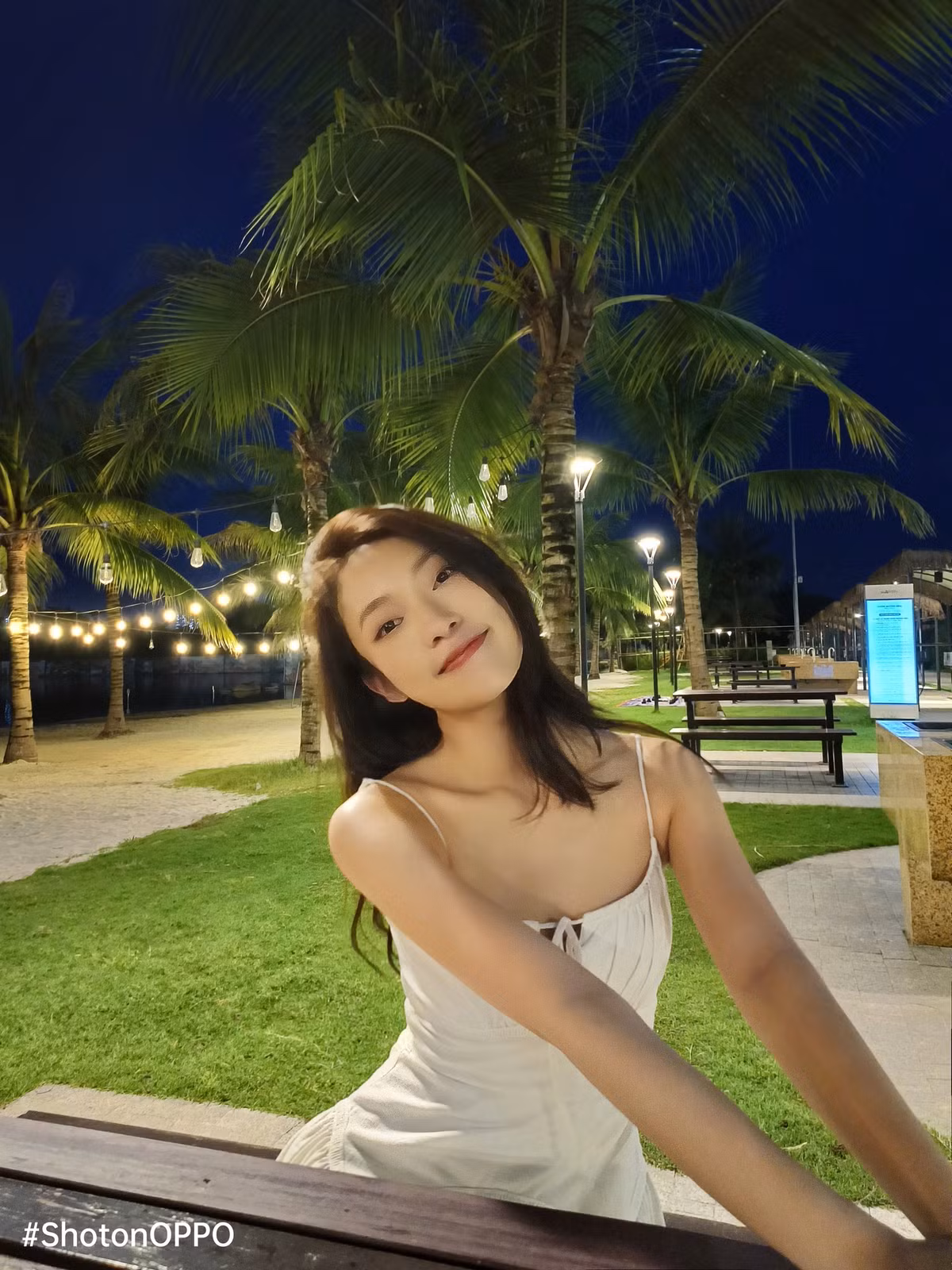 Nhờ sự nỗ lực, chăm chỉ làm việc mà hiện tại Khánh Vy đã trở thành một trong những MC nhà Đài được khán giả vô cùng yêu thích. Ảnh: FBNV