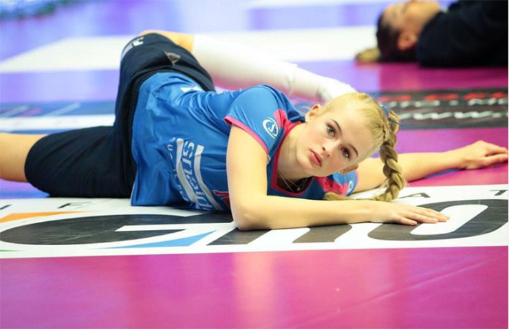 Hanna Orthmann (sinh năm 1998, cao 1,88m) là một cầu thủ bóng chuyền người Đức.