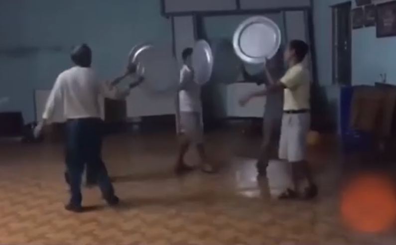 Trên MXH xuất hiện khá nhiều tiết mục hài hước của cánh mày râu dành tặng hội chị em phụ nữ ngày 20/10.