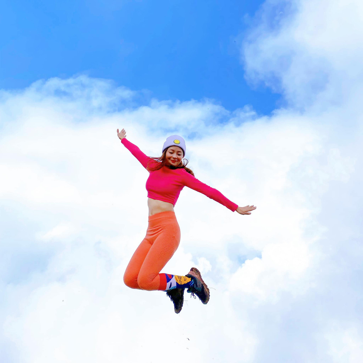 Bạn có thể đến đây săn mây khoảng tháng 11 và tháng 2. Tuy hơi vất vả để đến được nơi nhưng ai săn mây tại đây rồi đều gọi Lảo Thẩn là “thiên đường mây”. Ảnh: Hoàng Thuỳ Dương