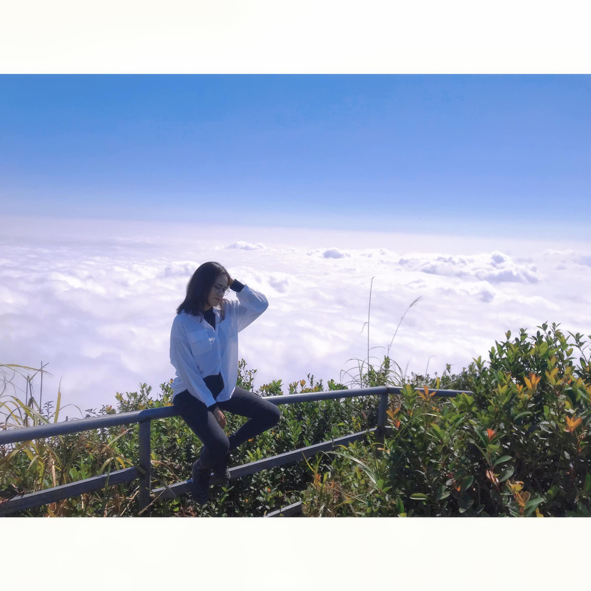 Để chinh phục đỉnh núi này không hề dễ dàng, bạn cần phải có tinh thần, sức khỏe và kĩ năng “vượt núi” vững chắc. Ảnh: Mỹ Diệu