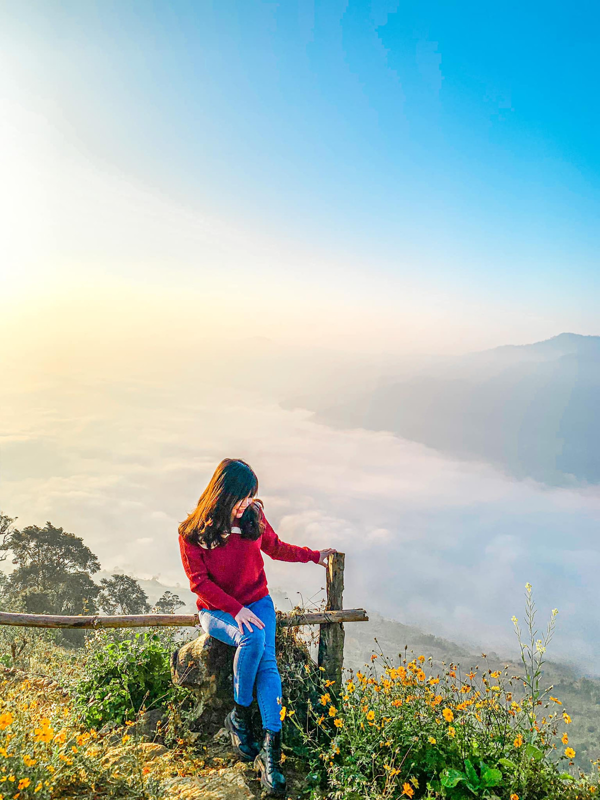 Tuy nhiên, để “săn” được mây đẹp nhất, đúng chất “thiên đường”, du khách vẫn nên đến vào khung thời gian từ 5 giờ đến 7 giờ. Ảnh: Thuý Thuý