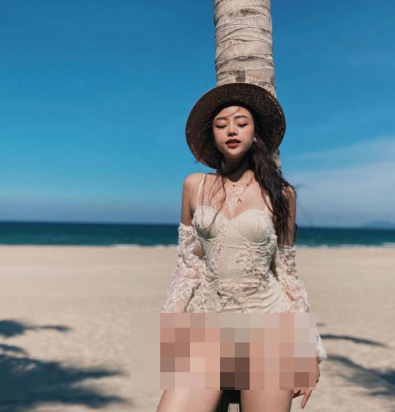 Dù chỉ cao 1,62m nhưng người đẹp hàng không vẫn có ngoại hình cân đối, thu hút.