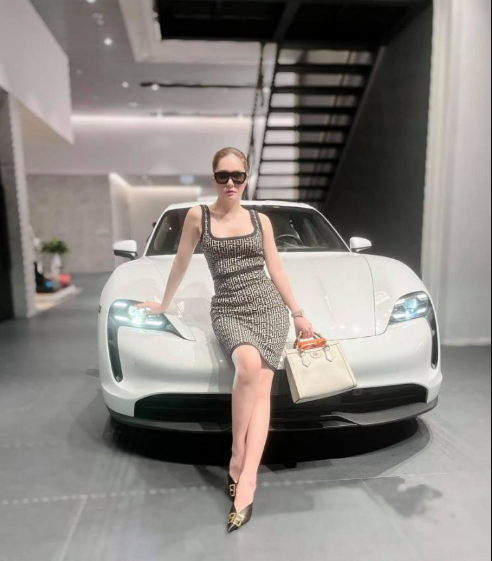 Hình ảnh trẻ trung, gợi cảm của Đoàn Di Băng nhận được nhiều lời khen ngợi. Ảnh: FBNV